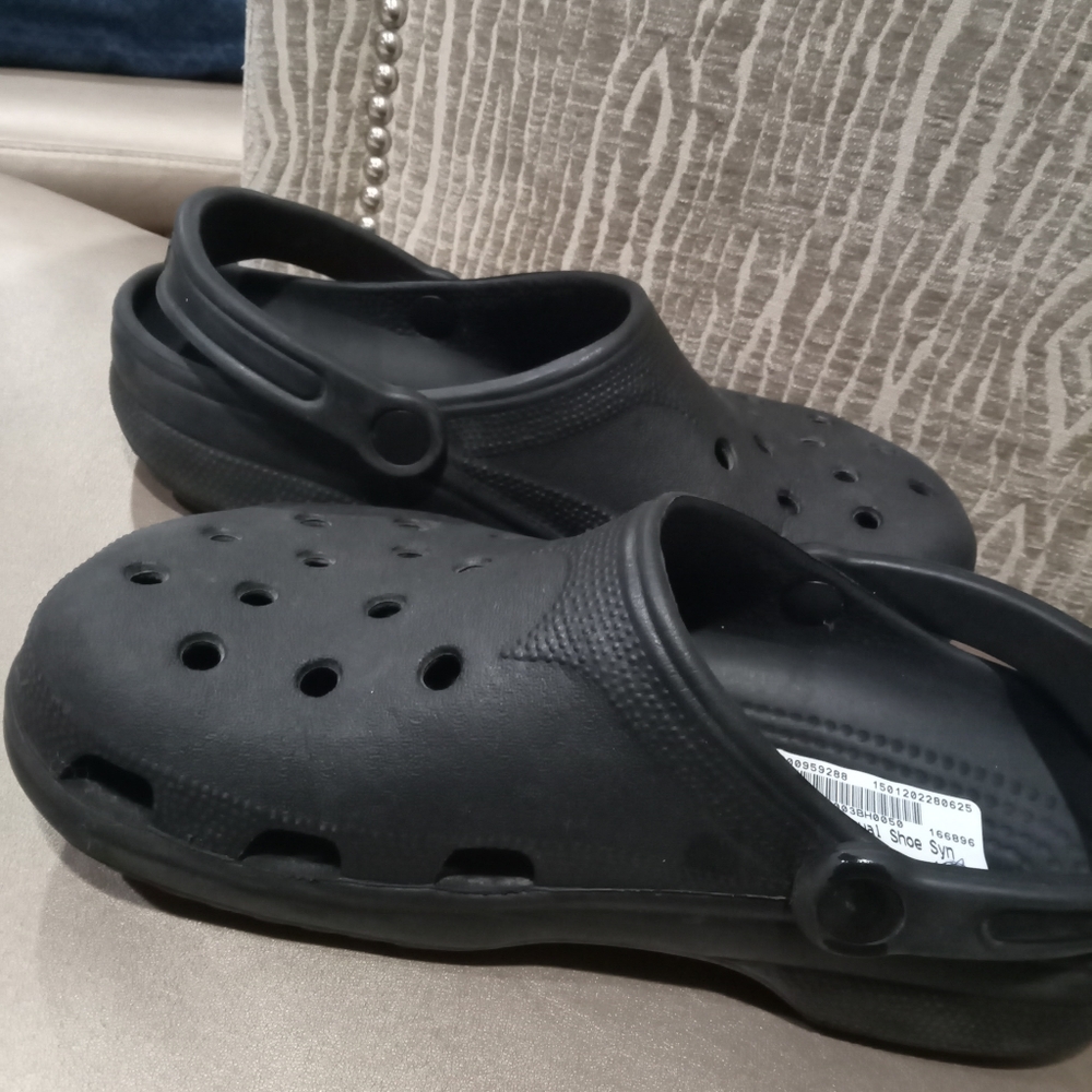 black Crocs - Picture 8 of 10